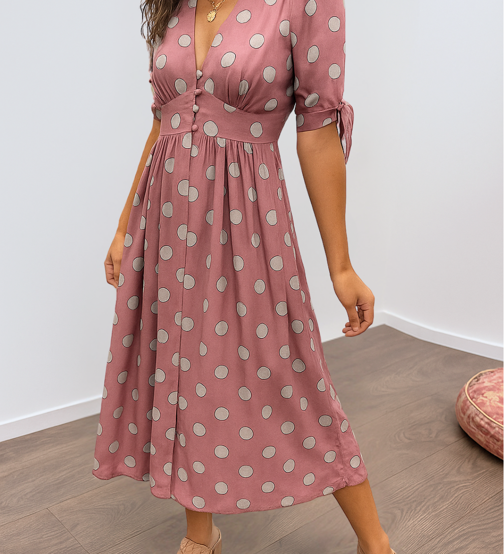 Brigitte | Tyylikäs pilkullinen mekko