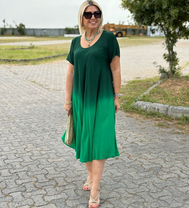 Manuela | Tyylikäs mekko lyhyillä hihoilla

Kajo - Tyylikäs lyhythihainen mekko