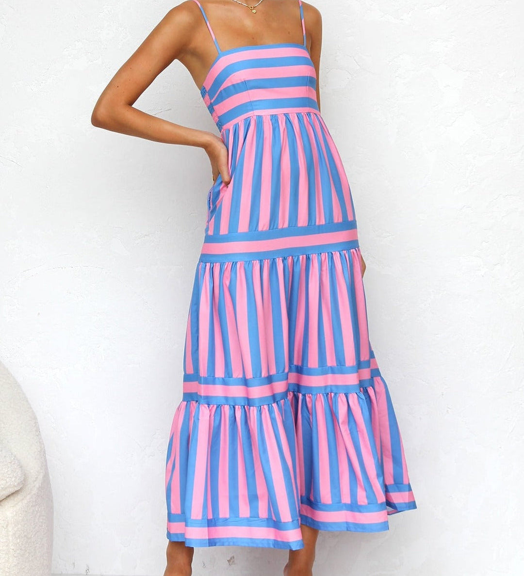 Kielo | Ylellinen olkaimeton mekko