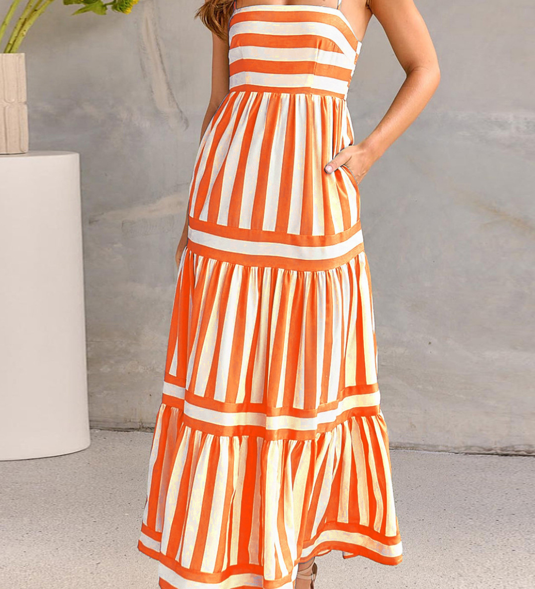 Kielo | Ylellinen olkaimeton mekko