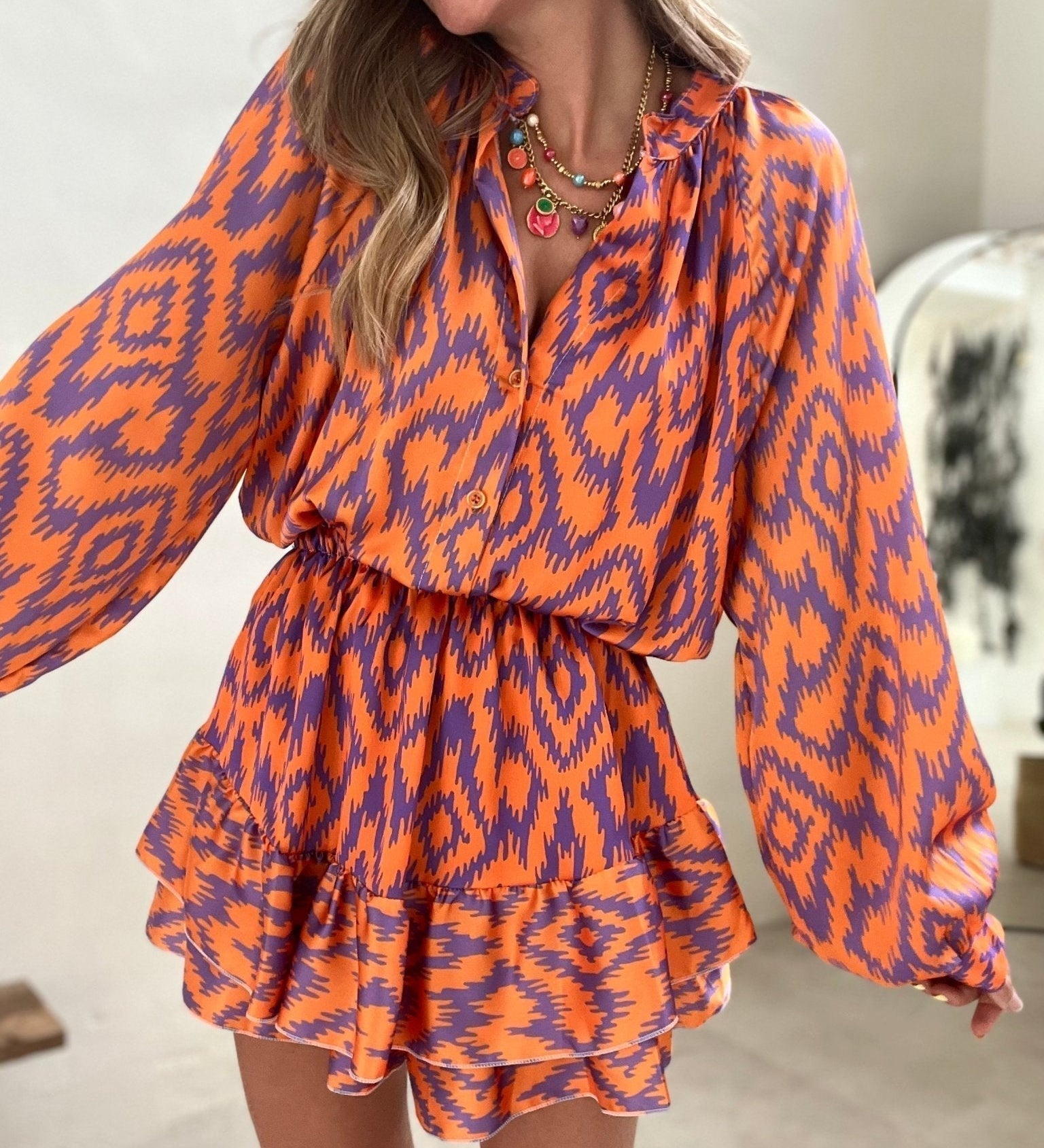 Mira | Tyylikäs pliseerattu mekko